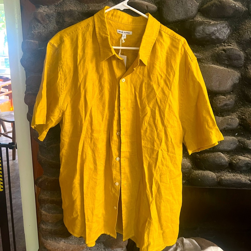 NWT Men’s Linen Button Down